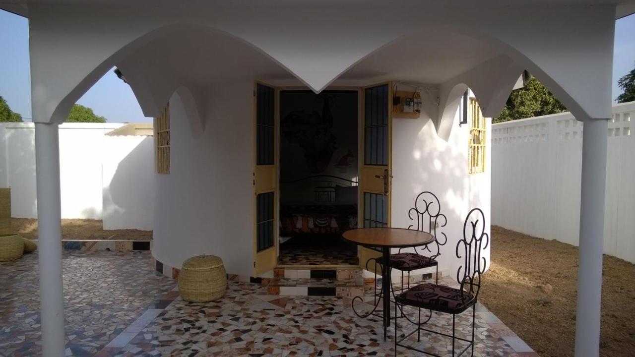 The White House Lodges Brufut Extérieur photo